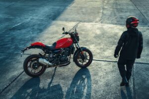 Sportier Royal Enfield Guerrilla 450 Apex Debuts at INR 2.49 Lakh