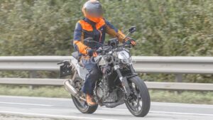 KTM 490 Duke Spotted, 60 HP Twin Incoming