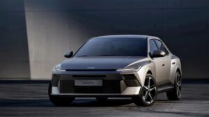 New Hyundai Elantra Debuts With Radical Design, 157hp Hybrid. India Launch Unlikely