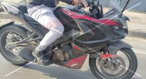 New Bajaj Pulsar RS200 Spied With USD Forks and TFT Display