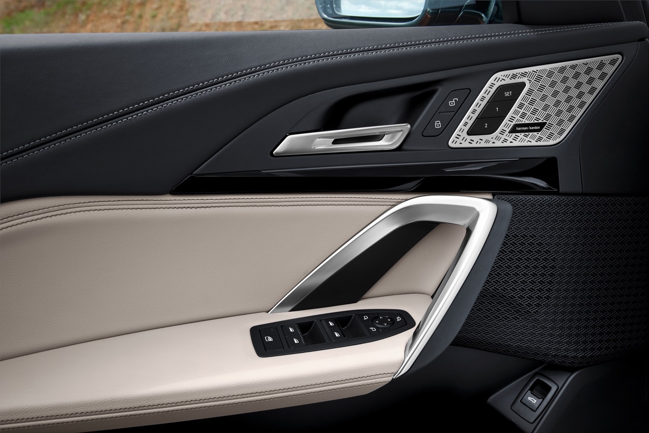 Interior 6