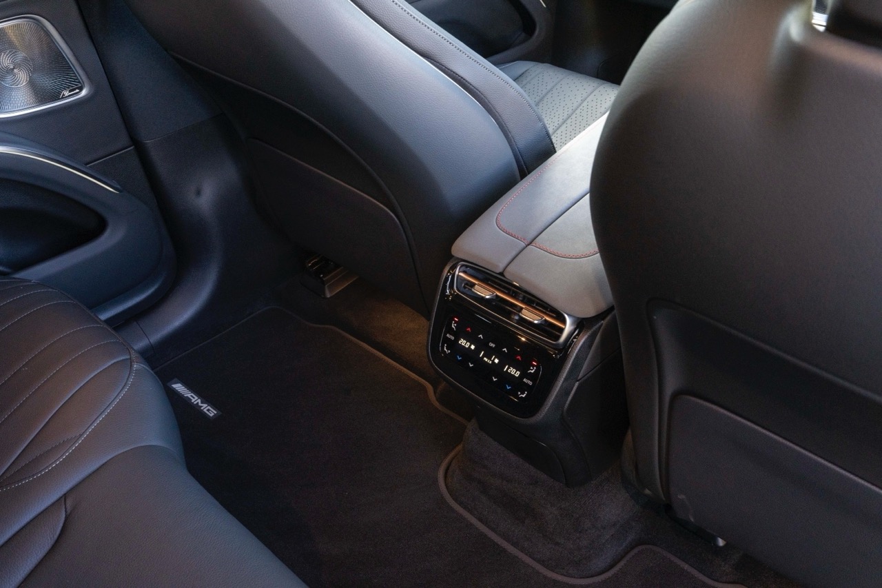 Interior 8
