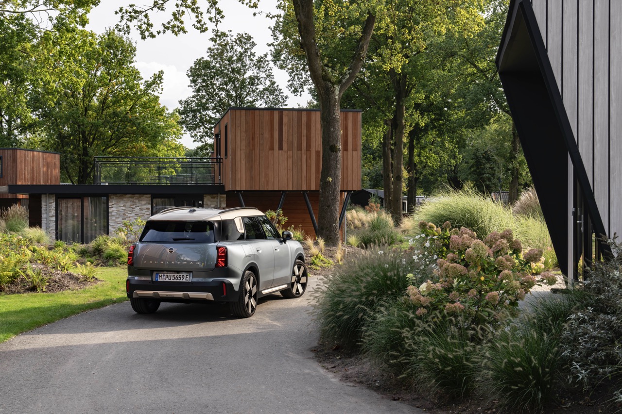 Exterior 16