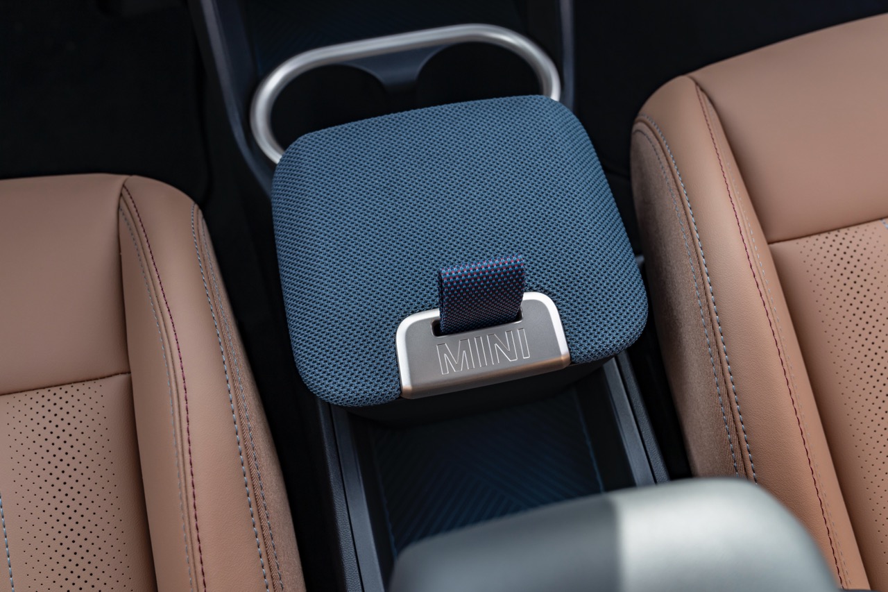 Interior 9