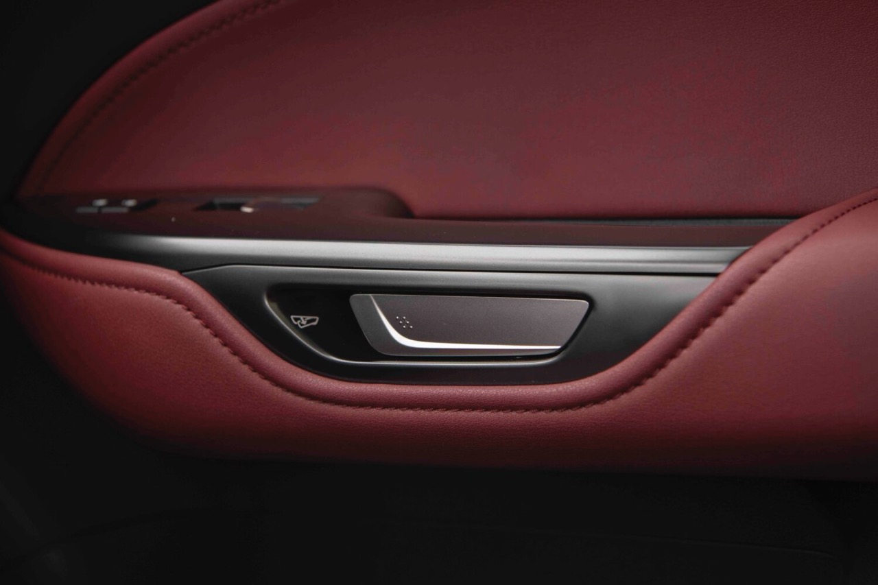 Interior 13