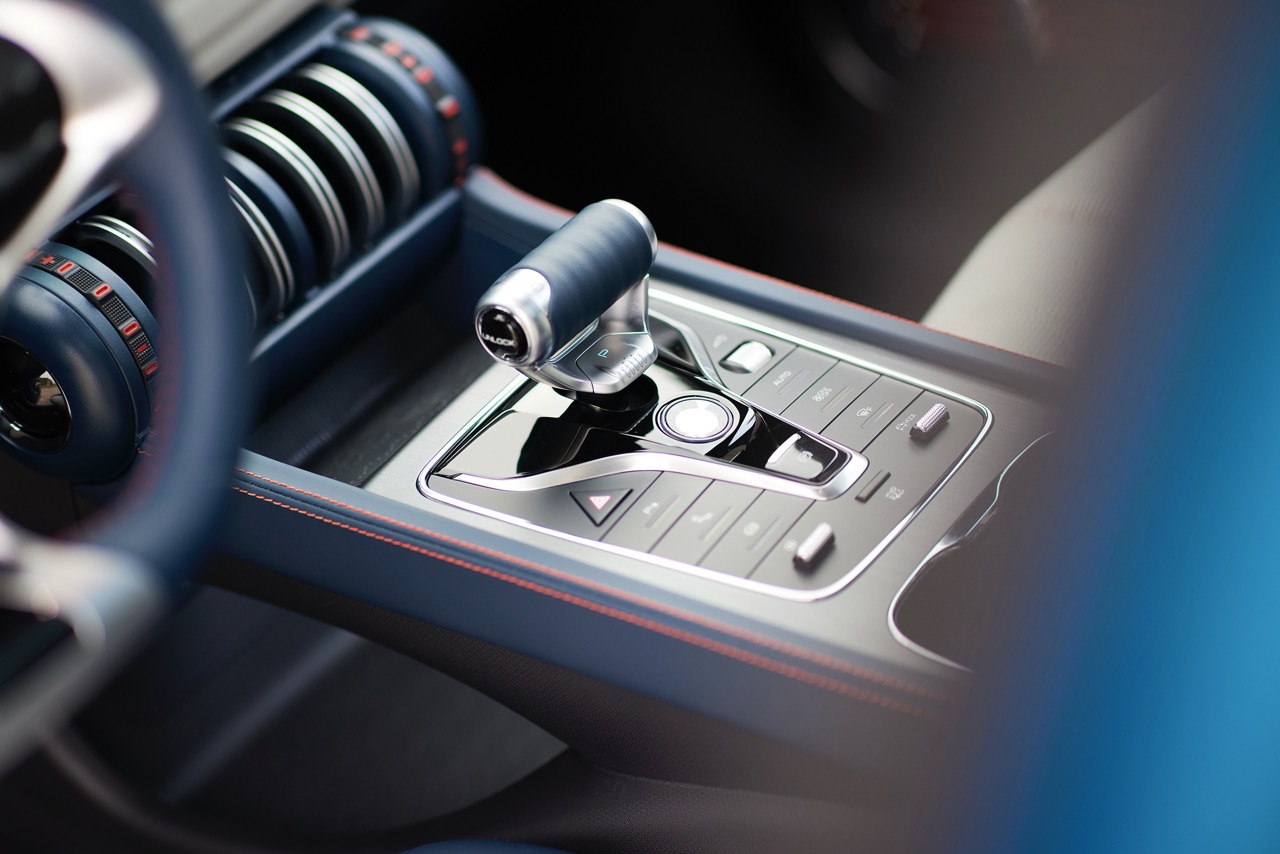 Interior 8